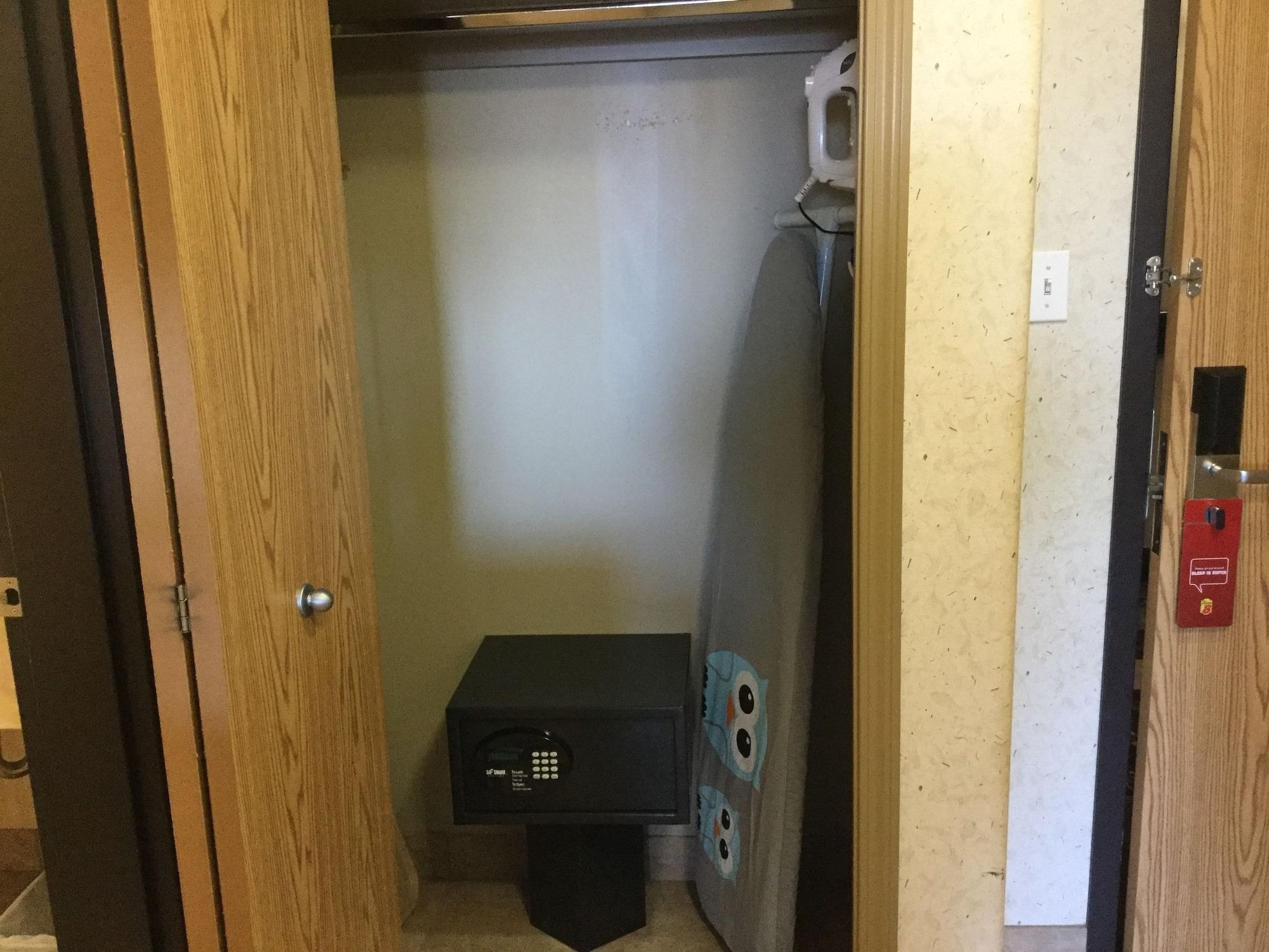 Super 8 By Wyndham Grande Prairie Otel Dış mekan fotoğraf