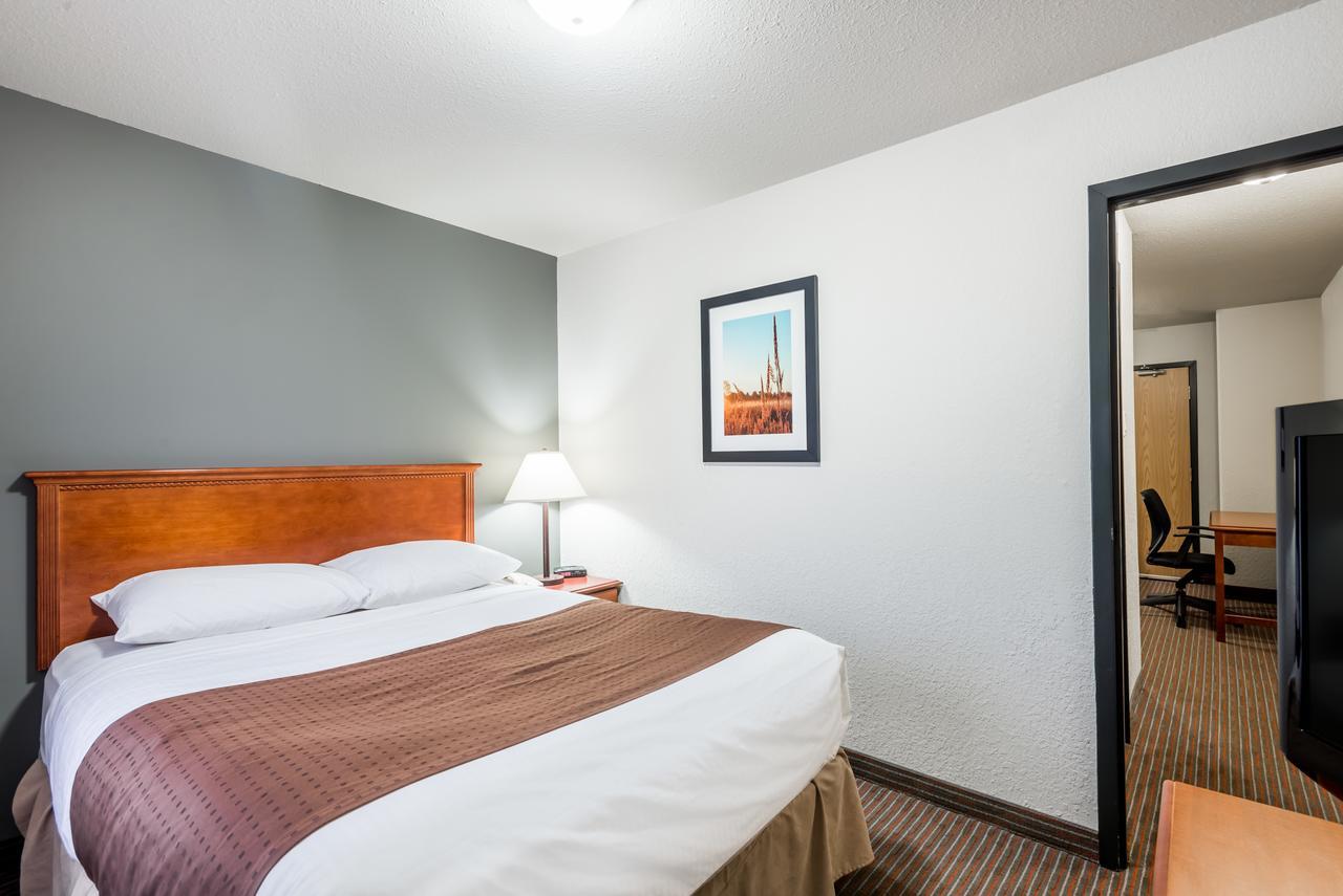 Super 8 By Wyndham Grande Prairie Otel Dış mekan fotoğraf