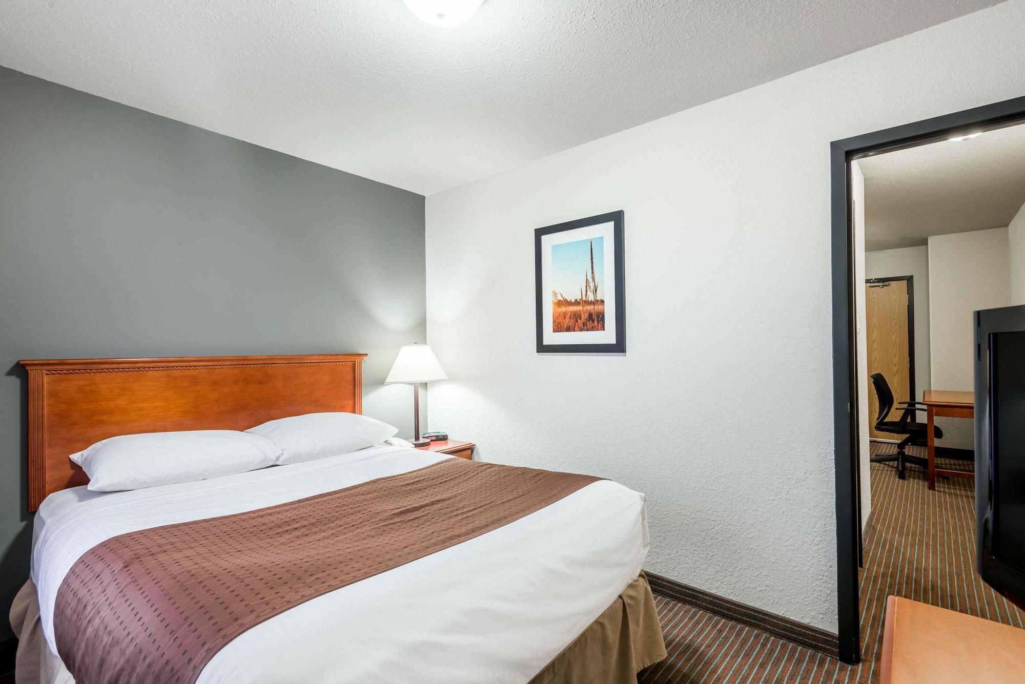 Super 8 By Wyndham Grande Prairie Otel Dış mekan fotoğraf