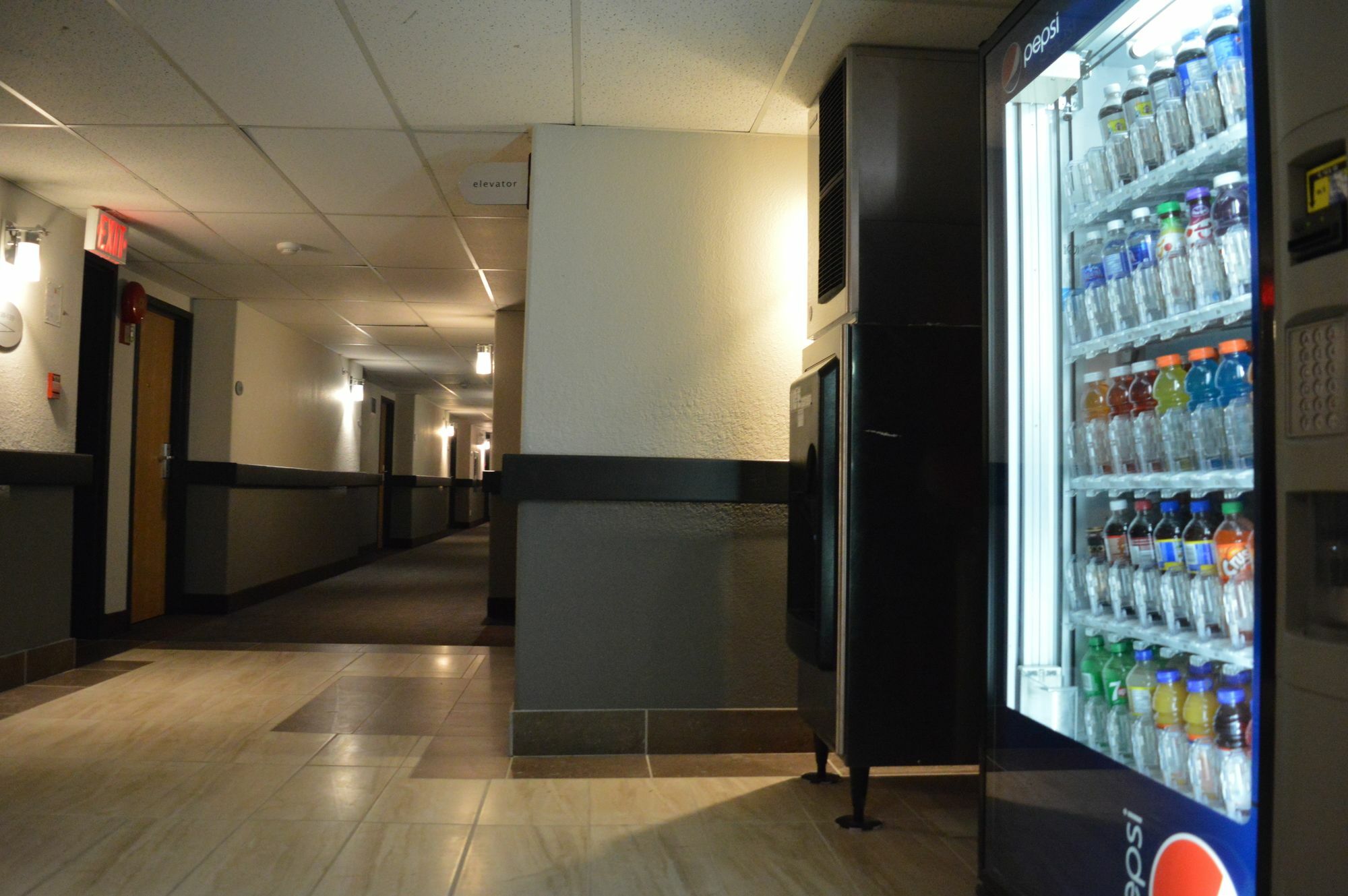 Super 8 By Wyndham Grande Prairie Otel Dış mekan fotoğraf